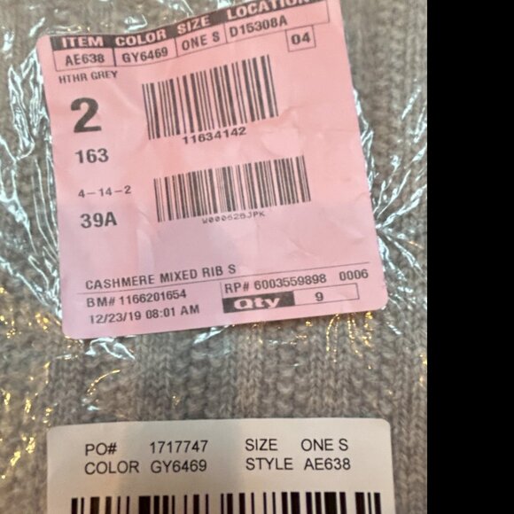 J. Crew NIP 100% Cashmere Winter Scarf with Ribbed Pattern Grey - Picture 3 of 4